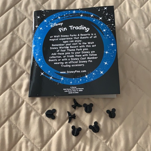 New Disney Theme Parks Pin set - rare 2007 - Picture 6 of 15